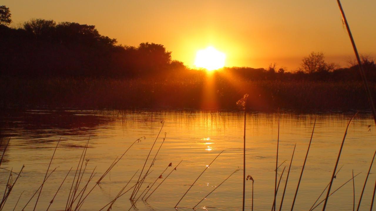 Island Safari Lodge Маун Екстер'єр фото